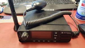 Motorola XPR5580 800/900 MHZ Connect Plus Trunking AAM28UMN9KA1AN Radio w/mic - Afbeelding 1 van 15