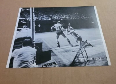 Foto de lucha libre Fritz Von Erich Iron Claw on Terry Funk Texas Stadium NWA 1976 Foto 1 de 4