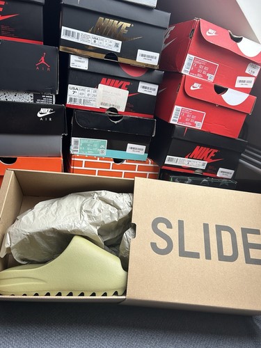 Yeezy Slide Resina NUOVO IN SCATOLA con etichette UK 8