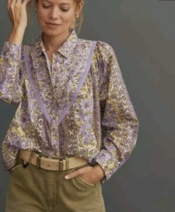 Blusa campesina Pilcro Anthropologie pequeña con botones amarilla lavanda floral - Imagen 1 de 11
