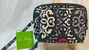 Vera Bradley's ON THE SQUARE WRISTLET in CANTERBERRY MAGENTA, Purse, Wallet, NWT - Picture 1 of 12