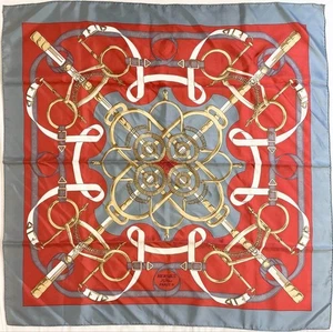 Bufanda HERMES Carre 90 Seda Eperon d'Or Gris Rojo Etiquetas Sin Caja Usada. - Imagen 1 de 9