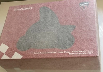 Stoner Model bike Ducati Desmo GP09 AUS MotoGP 2009 Minichamps 122 090127 1:12th - Image 1 of 4