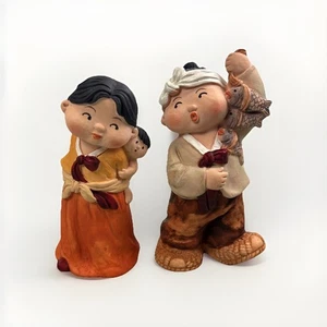 Lote de estatuillas orientales Koreart vintage mujer bebé en la espalda pescador pesca - Imagen 1 de 6