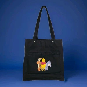 Bolso de Mano De Colección Disney Store Negro Bordado Winnie The Pooh Tigger Eeyore Nylon - Imagen 1 de 15