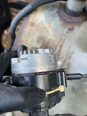 BMW X3 M Water Pump 8686899 - Image 1 of 3