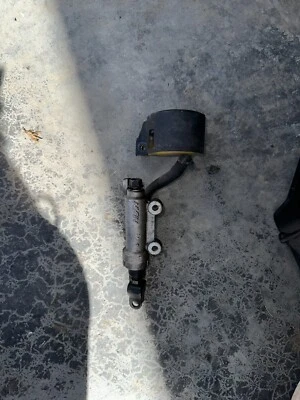 Honda VTX1300c 2004 cilindro maestro trasero freno trasero completo con depósito Foto 1 de 4