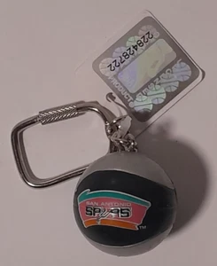 Vintage 80s San Antonio Spurs Basketball Lil' Brat Key Chain - Imagen 1 de 2