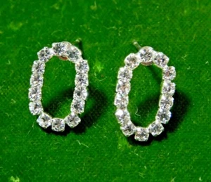 Nwt Moda Freedom Graziosa Color Argento Strass Ovale Orecchini a Lobo B16 - Foto 1 di 5