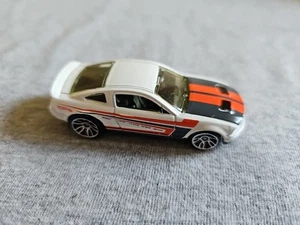 2011 Hot Wheels '07 SHELBY GT500 White 111/244 LOOSE Nightburnerz  - Bild 1 von 6