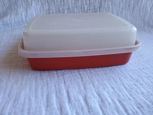 Vintage Tupperware Paprika Red Small Meat Marinade Container 1518 & 1519 GOOD - Picture 1 of 8
