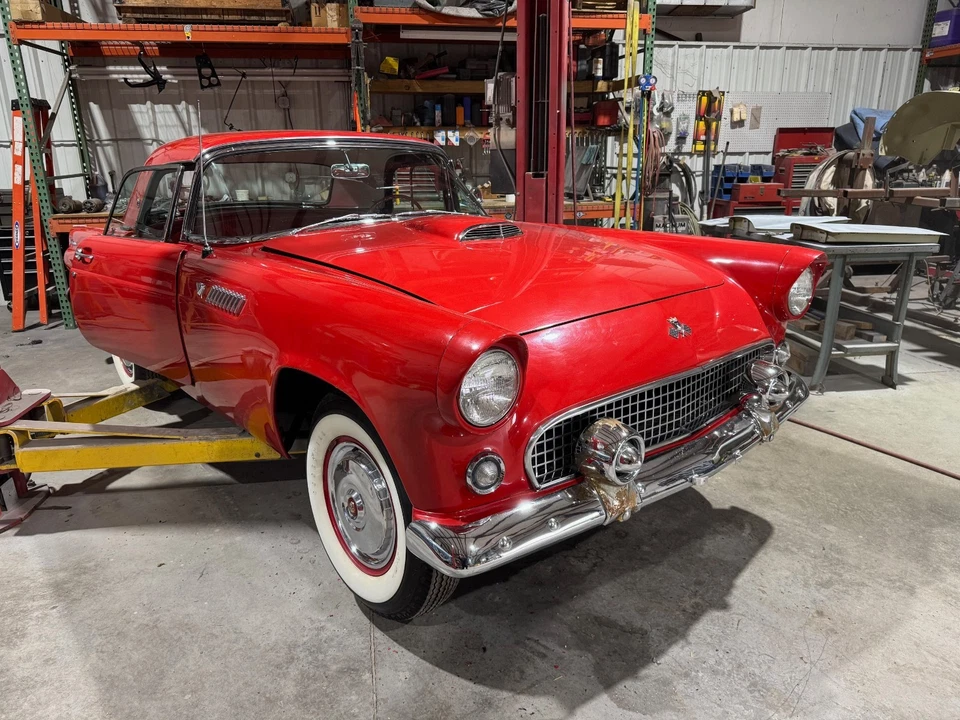 Ford Thunderbird 1955  Foto 1 de 4