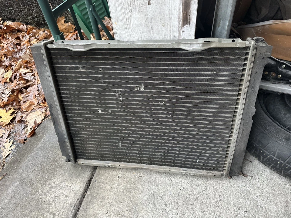 Radiador 17-1/2 tanque plástico aluminio para Mercedes 190E 1984-1988, 1991-1993 Foto 1 de 3