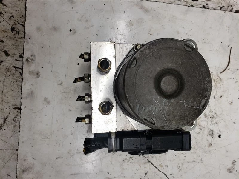 Bomba de peça de freio antibloqueio CVT compatível com 11-14 CUBE 1018502 - Imagem 1 de 4