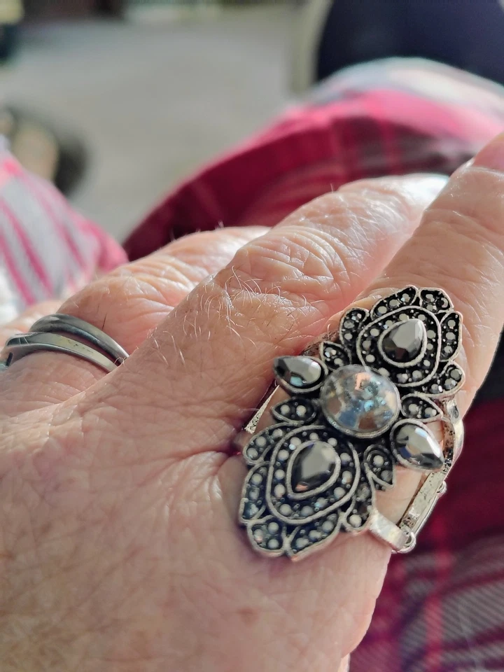 Anillo elástico de marcaita estilo vintage llamativo tono plata cristal cóctel joyería Foto 1 de 4