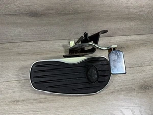 99-09 Yamaha V Star XVS650 Clásico Suelo Delantero Derecho y Montaje  - Imagen 1 de 8