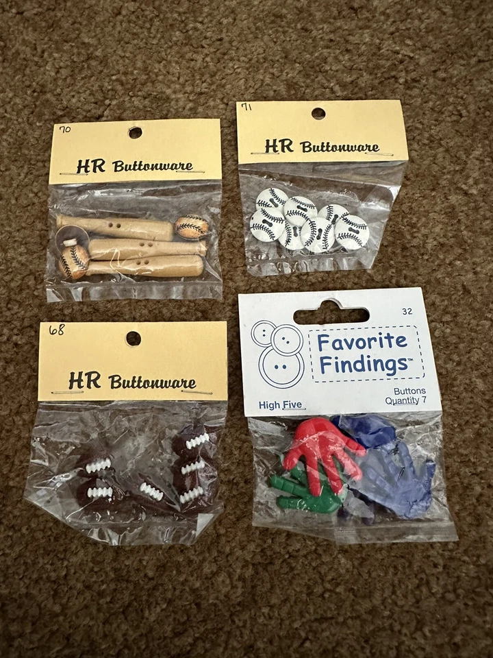 Lot 4 HR Buttonware Dress It Up Sewing Novelty Sports Baseball Footballs High 5 - Изображение 1 из 1