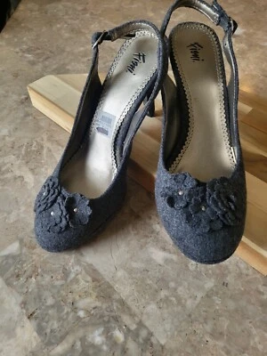 Zapatos de tacón Fioni gris de tela de fieltro Eool con cordones punta redonda flores talla 9,5 Foto 1 de 4