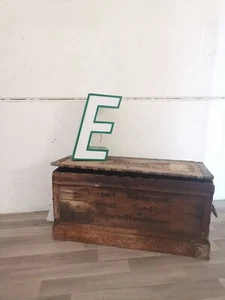 Vintage Leuchtbuchstabe E grün weiß Leuchtreklame Schriftzug Buchstabe - Bild 1 von 4