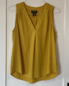 Top de mujer Heyton, talla mediana, amarillo mostaza, sin mangas, cuello en V, pliegues ligeros - Imagen 1 de 10