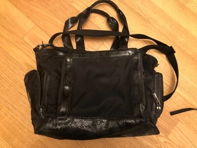 Bolsa de pañales y cambiador Tory Burch, ligeramente usado, detalles a escala brillante Foto 1 de 4