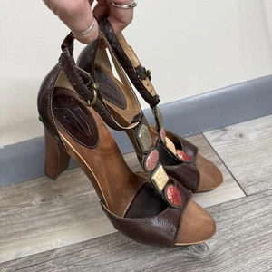 Frye Dolly Jeweled Wooden High Heel Brown Leather T-Strap Sandal Womens 8 *FLAW - Picture 1 of 10