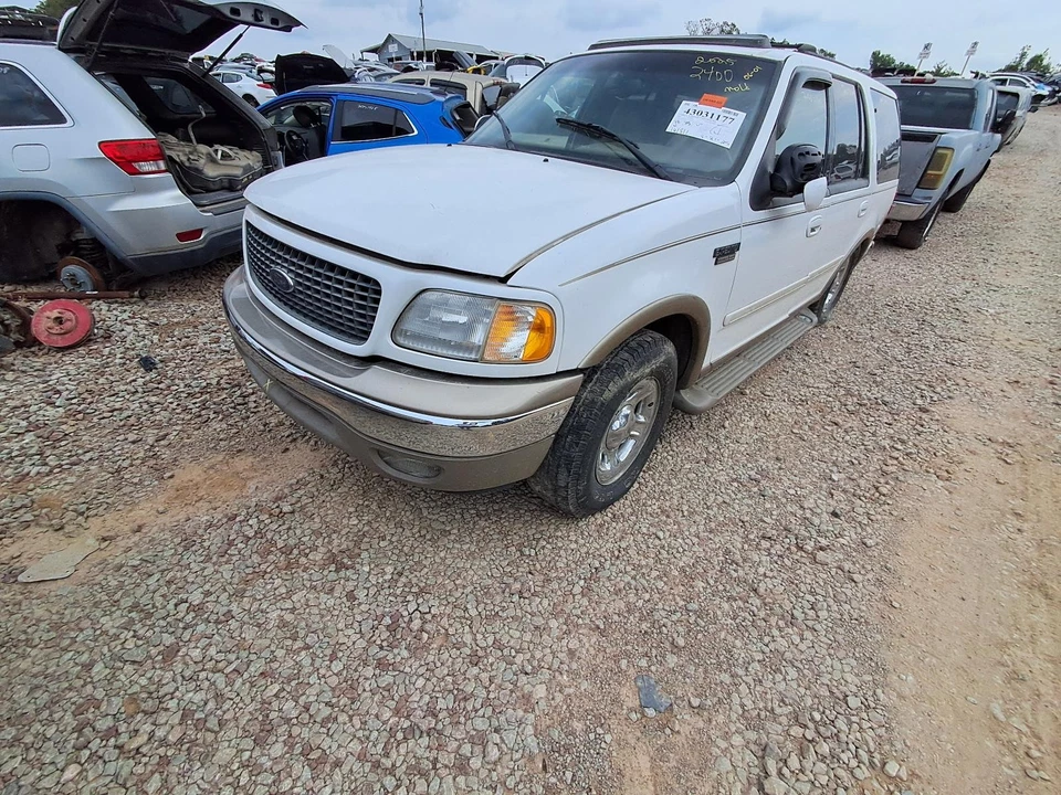 Luz de conducción usada se adapta a: Ford Expedition 2001 parachoques antiniebla montado grado A Foto 1 de 4