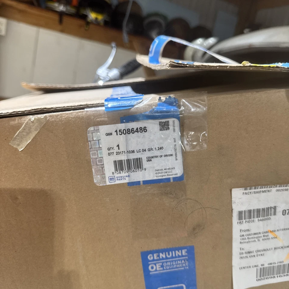 Tanque de sobretensión de radiador genuino 15086486 Foto 1 de 2