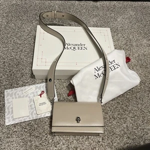 Bolso Bandolera Alexander McQueen Pequeño Calavera Piel de becerro Camel Nuevo con Etiquetas $1290 - Imagen 1 de 9