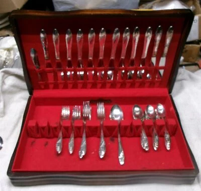 * De colección - ONEIDA COMMUNITY - Placa TUDOR - REINA BES - Svc para 12 - con pecho Foto 1 de 3