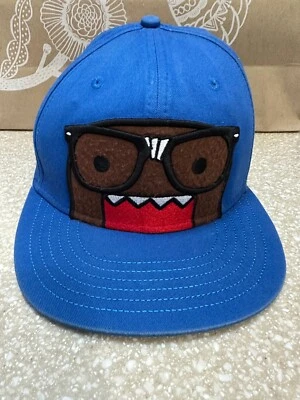 DOMO Sombrero Monstruo “I Love Nerds” Azul Gorra Ajustada Anime Japonés Mascota Talla: M/L Foto 1 de 4