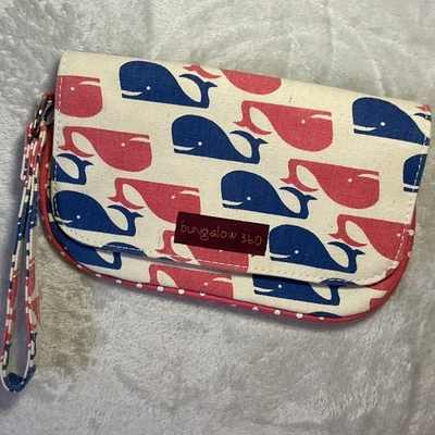 Muñequera pequeña Bungalow 360 correa de mano ballenas rojo azul blanco impresión en lona Foto 1 de 4
