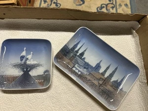 Plato de baratija de caramelo 2 cuadrados Royal Copenhagen Kronborg ambos por uno $ - Imagen 1 de 7