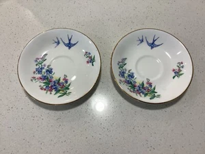TWO VINTAGE DUCHESS BONE CHINA ENGLAND “ FORGET ME NOT ” 642 SAUCERS - Bild 1 von 4