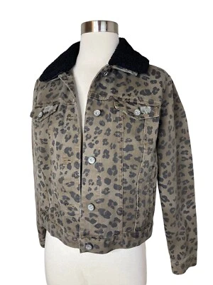 Chaqueta Denim Rock and Republic Talla Pequeña Verde Estampado Leopardo Cuello de Oveja Foto 1 de 4