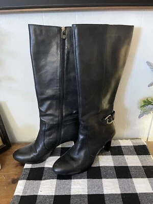Anne Klein 10 Botas de Cuero Hasta la Rodilla Hebilla Tacón Cremallera Usadas en Excelente Condición $169 Botas Altas  Foto 1 de 4