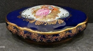 Vintage Limoges Castel France Cobalt 22K Gold Trim Courting Couple Trinket Box - Bild 1 von 7