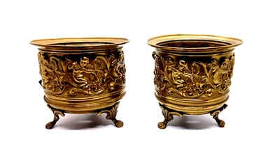 Paire de cache-pots en laiton repoussé de style NAPOLEON III - Anges et rinceaux - Photo 1/4