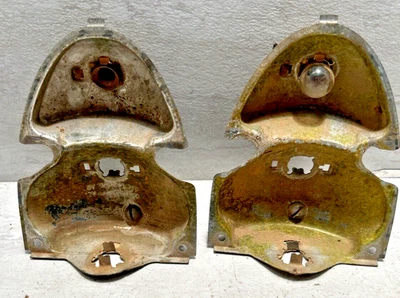 Juego de 2 carcasas de luz trasera Volkswagen Hella P/N 113945215A Foto 1 de 4