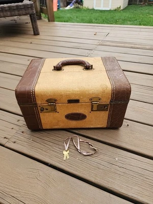 Vintage Wings United Luggage Hard Train Makeup Suitcase Tweed & Leather W /Keys - Image 1 of 4