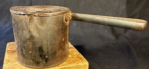 Antiker primitiver Kupfer Ausgießer Topf mit genietetem Griff - Bild 1 von 10