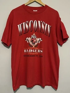 Vintage Wisconsin Badgers TShirt uomo XL rosso manica corta punto singolo USA 1991 - Foto 1 di 9