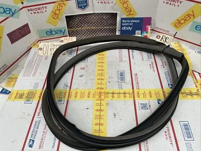 01-10 CHRYSLER PT CRUISER ЗАДНЯЯ ПРАВАЯ ДВЕРЬ УПЛОТНЕНИЕ ПОГОДНАЯ ПОЛОСКА РЕЗИНОВЫЙ КОРПУС КРАЯ ДЖЕМ - Изображение 1 из 3