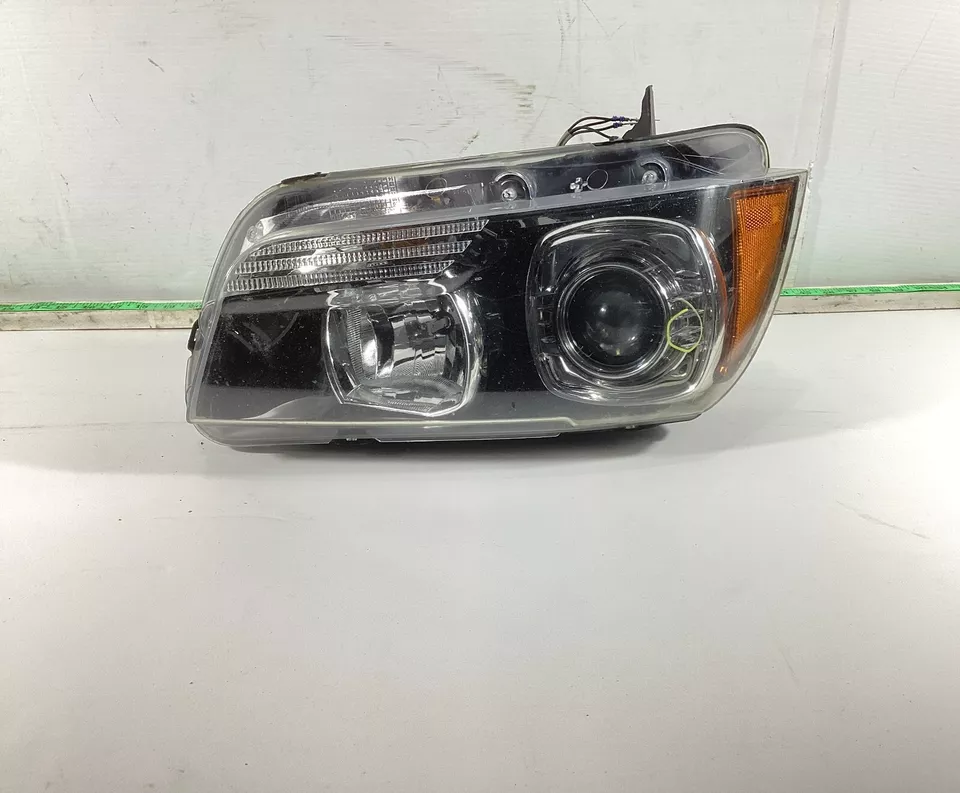 Conjunto de faros HID laterales derechos Dodge Charger 2011-2014 57010412AD OEM Foto 1 de 4