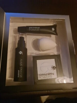 Perfect Base Makeup Gift Set : primer powder and makeup setting spray - Image 1 of 3