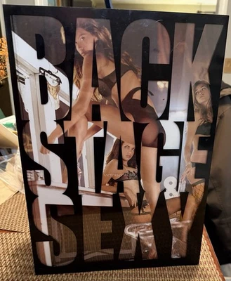 Victoria's Secret Backstage Sexy Book No. 46928 Russell James and Linda Posnick Foto 1 de 4