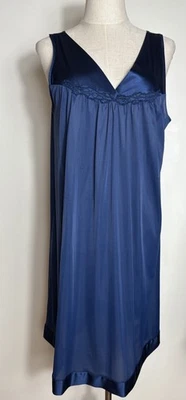 Vtg Vanity Fair Women’s Medium Lingerie Negligee  Sleepwear Navy Blue - Image 1 of 4