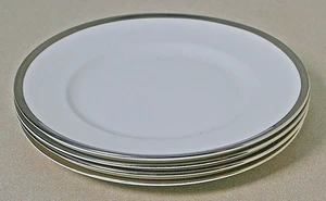 Quattro (4) piatti per insalata Royal Victoria Fine Bone China bordo platino bianco - Foto 1 di 9