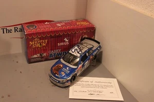 2002 Casey Atwood Sirius Muppets 25th 1/24 Action NASCAR Diecast handsigniert - Bild 1 von 2