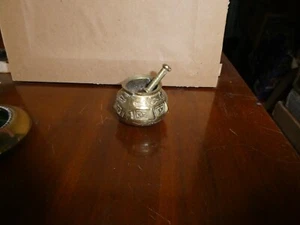 SMALL EMBOSSED BRASS MORTAR & PESTLE - Picture 1 of 2